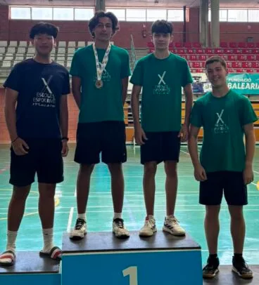 Jugadores de Xàbia en el podio