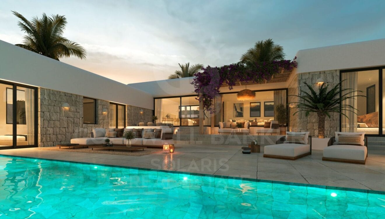 Piscina privada integrada con las zonas de descanso