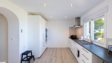 prepara tus mejores guisos con esta cocina con vistas al mar