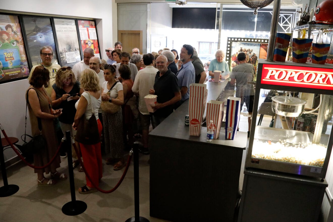 Presentación de «Isla del Sur» en el Cine Jayán de Xàbia, donde se estrenó el thriller dirigido por Orlando Bosch (2)