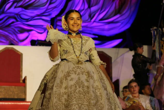 Imagen: Paula Azorín, Reina Infantil de Fogueres Xàbia 2026