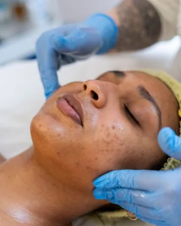 Proporciona una sensación de frescura natural al rostro