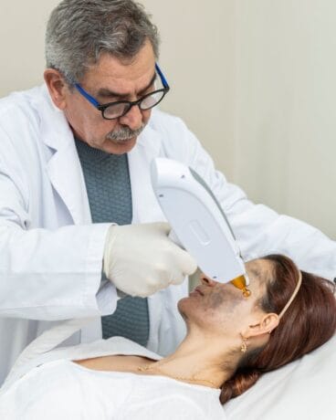 Reduce de forma apreciable el tamaño de los poros