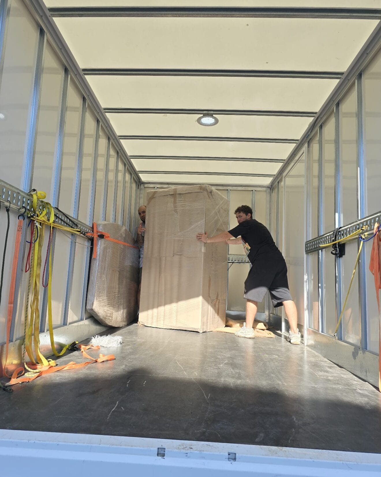 Reparto y montaje para tiendas de muebles y decoración