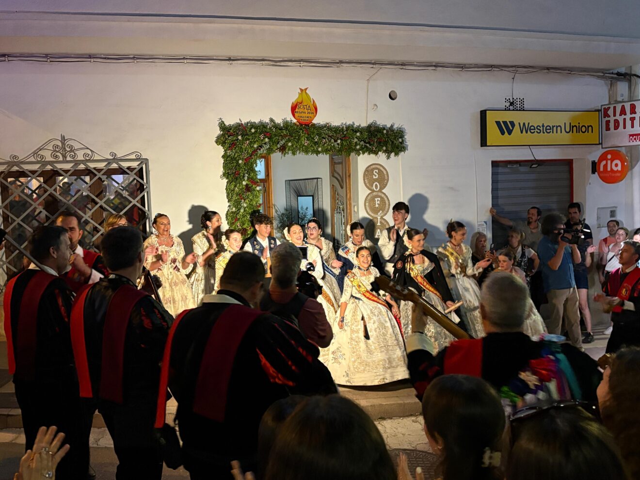 Cargos festeros en la serenata a Sofía Buigues, regina de Fogueres Xàbia 2026