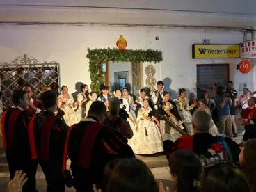 Cargos festeros en la serenata a Sofía Buigues, regina de Fogueres Xàbia 2026