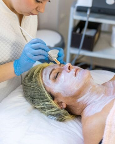 Tratamiento de medicina regenerativa con exosomas en el rostro