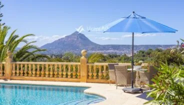 Vida al aire libre en una parcela privada con orientación al valle