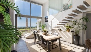 Villa de lujo luminosa con vistas al mar