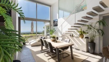 Villa de lujo luminosa con vistas al mar