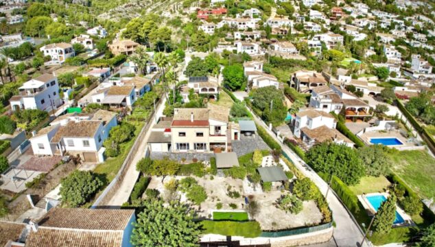 Imagen: Villa en venta en el Puerto de Xàbia con dos viviendas independientes