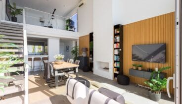 Villa moderna de lujo con grandes ventanales