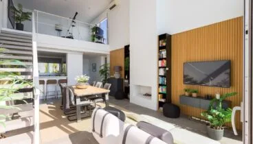Villa moderna de lujo con grandes ventanales