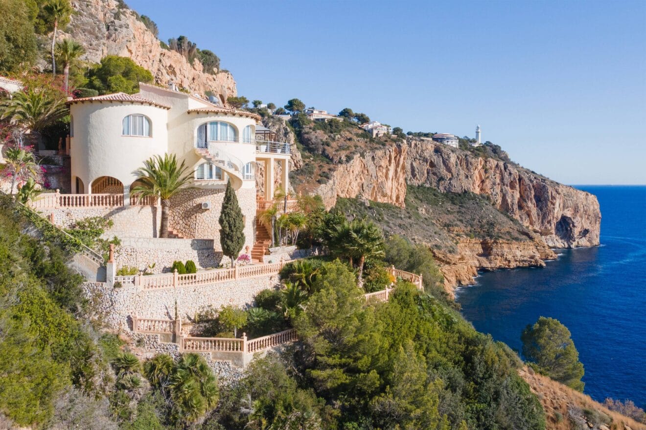 VILLA SINFONIA · PRIMERA LINEA DE MAR EN AMBOLO, JAVEA - XABIA www.costa-houses.com3