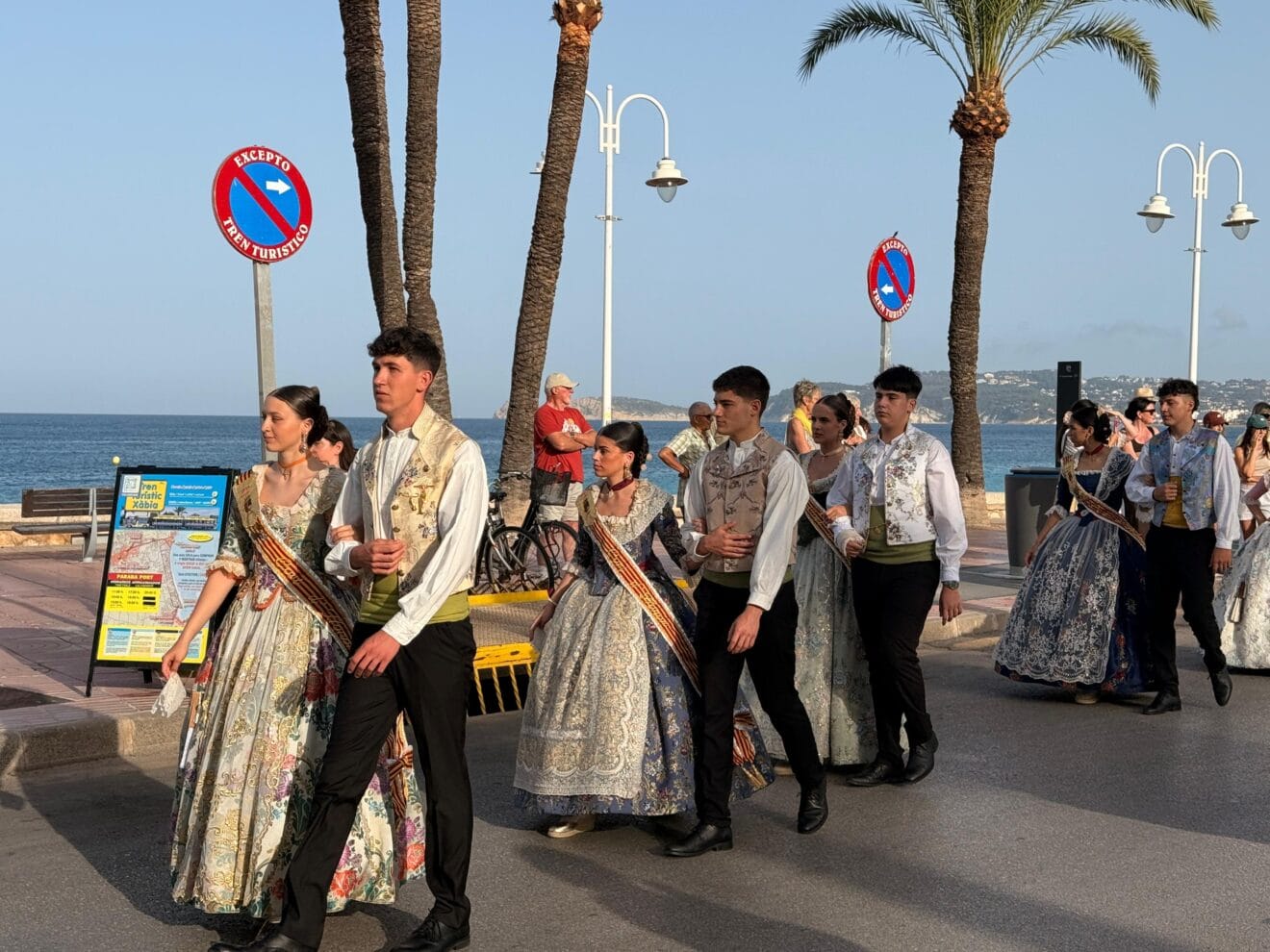Pasacalle de Sectores. Visita al Puerto