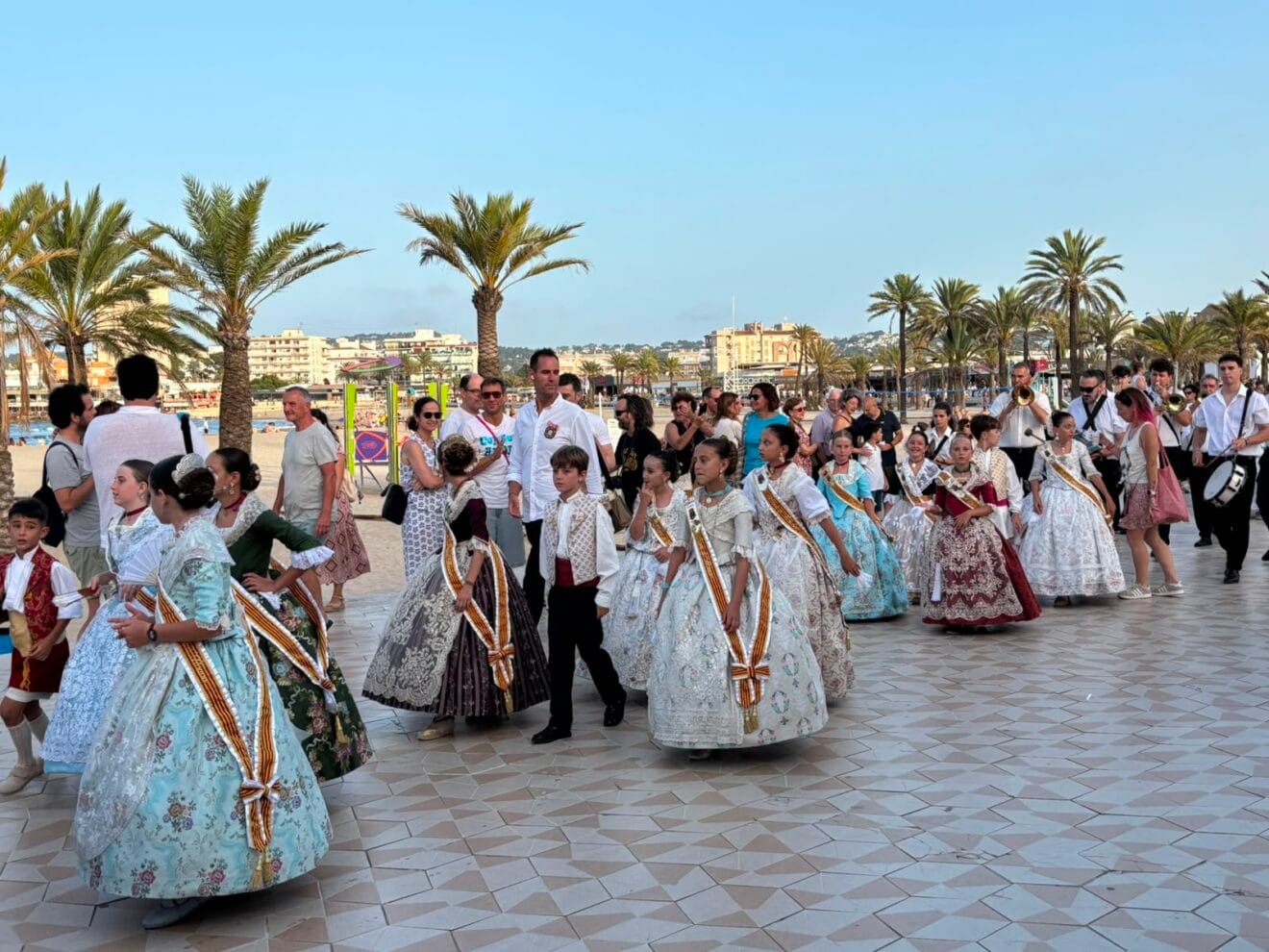 Pasacalle de Sectores. Visita al Arenal