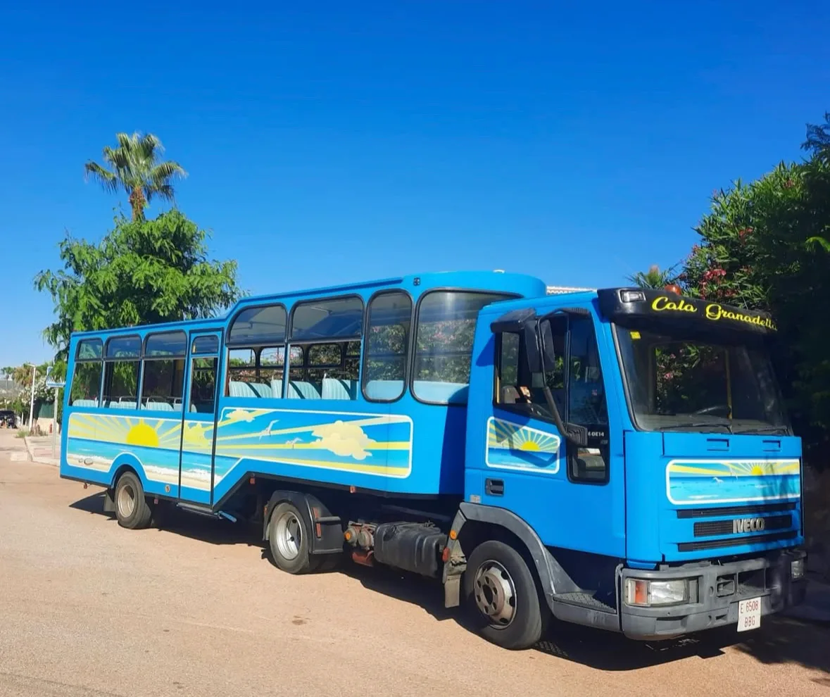 Autobús lanzadera gratuito en la Cala Granadella