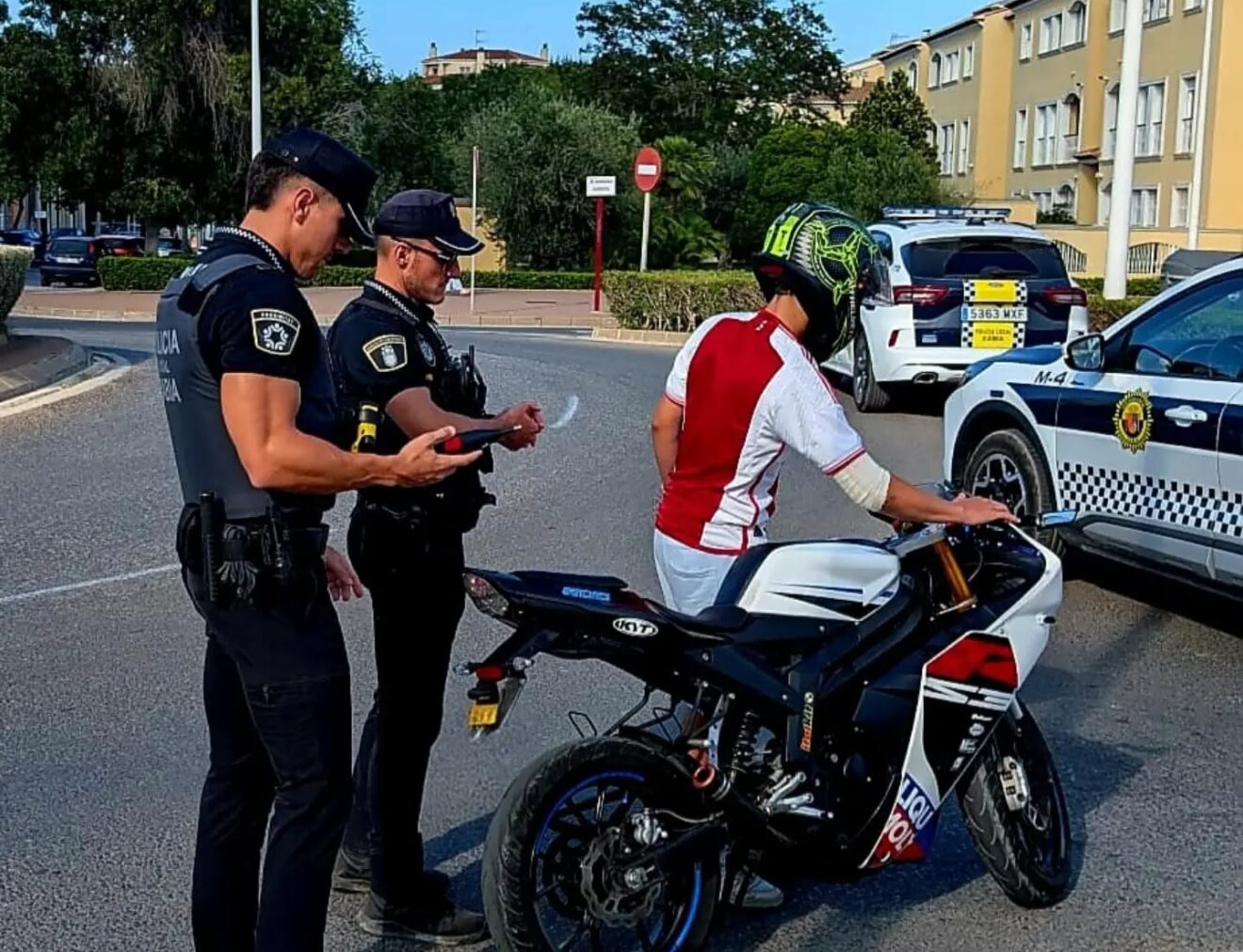 Control de ruido de ciclomotores realizado por la Policía Local de Xàbia