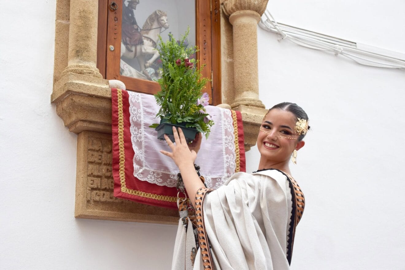 Abanderada mora en la ofrenda floral a Sant Jaume