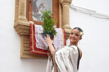 Abanderada mora en la ofrenda floral a Sant Jaume