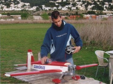 Ángel en 2007 en el Club Moraira con uno de los primeros aviones