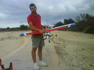 Ángel en sus inicios con el aeromodelismo, año 2005