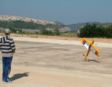 Ángel Escales se dedica al aeromodelismo desde 2005