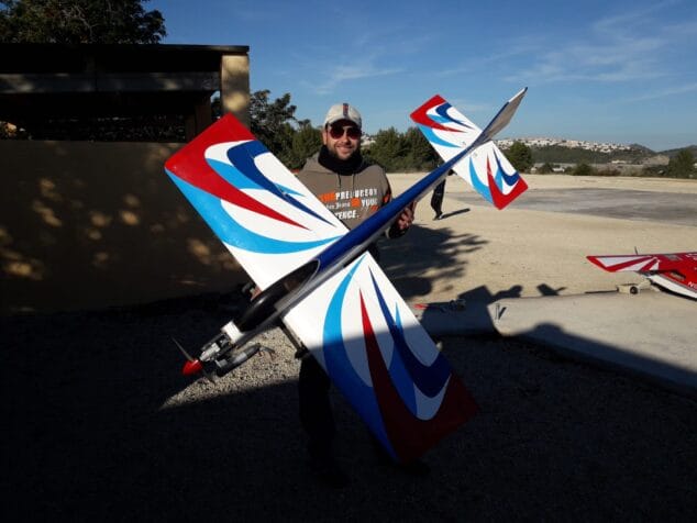 Imagen: Ángel junto al avión en 2014