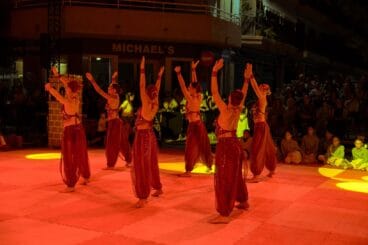 Ballet actuando en el Ajedrez Viviente