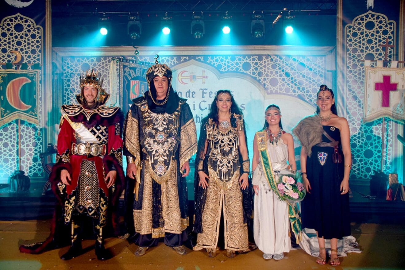 Capitanes y Abanderadas de los Moros i Cristians de Xàbia 2026 durante su Presentación