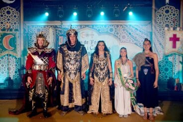 Capitanes y Abanderadas de los Moros i Cristians de Xàbia 2026 durante su Presentación