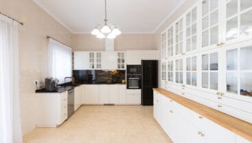 Cocina moderna de lujo y equipada