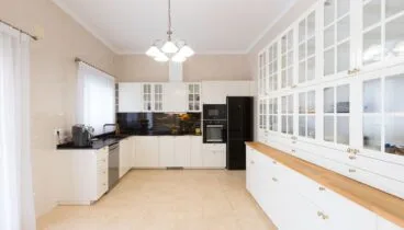 Cocina moderna de lujo y equipada