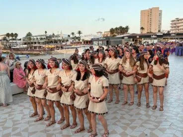 Desfile informal de Moros i Cristians en el Arenal de Xàbia 2026