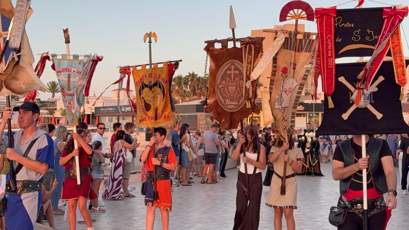 Desfile informal de Moros i Cristians en el Arenal de Xàbia 2026 (2)