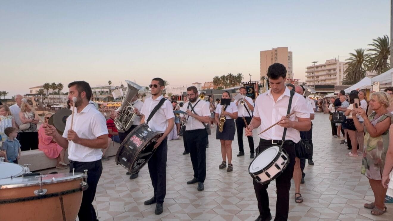 Desfile informal de Moros i Cristians en el Arenal de Xàbia 2026 (23)