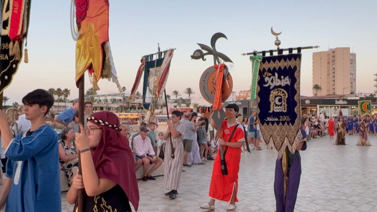Desfile informal de Moros i Cristians en el Arenal de Xàbia 2026 (25)