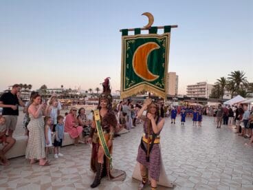 Desfile informal de Moros i Cristians en el Arenal de Xàbia 2026 (28)