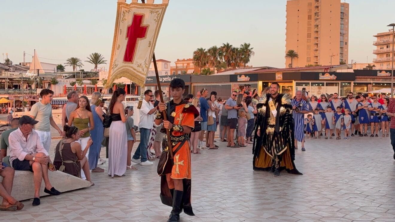 Desfile informal de Moros i Cristians en el Arenal de Xàbia 2026 (3)