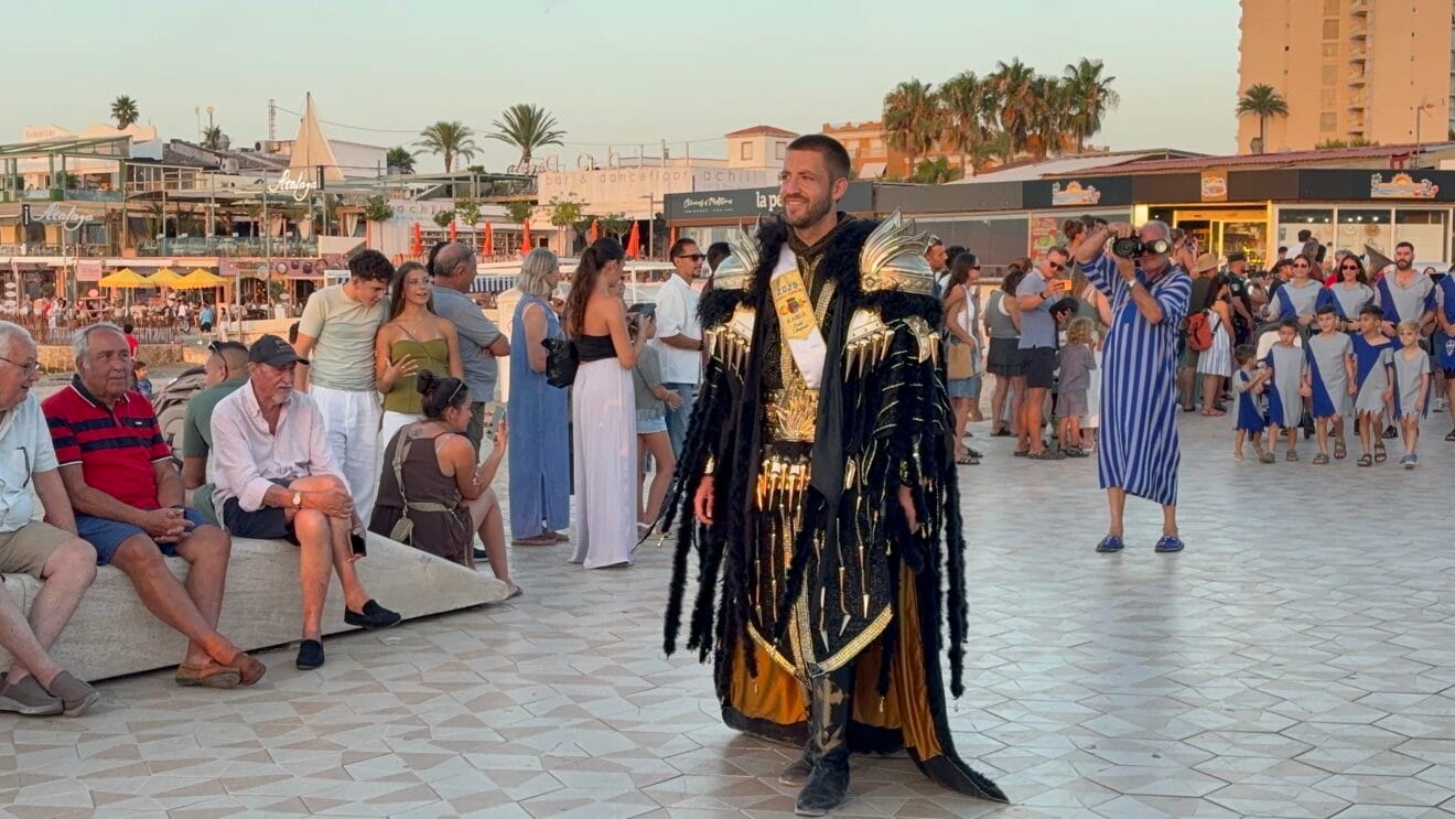 Desfile informal de Moros i Cristians en el Arenal de Xàbia 2026 (4)