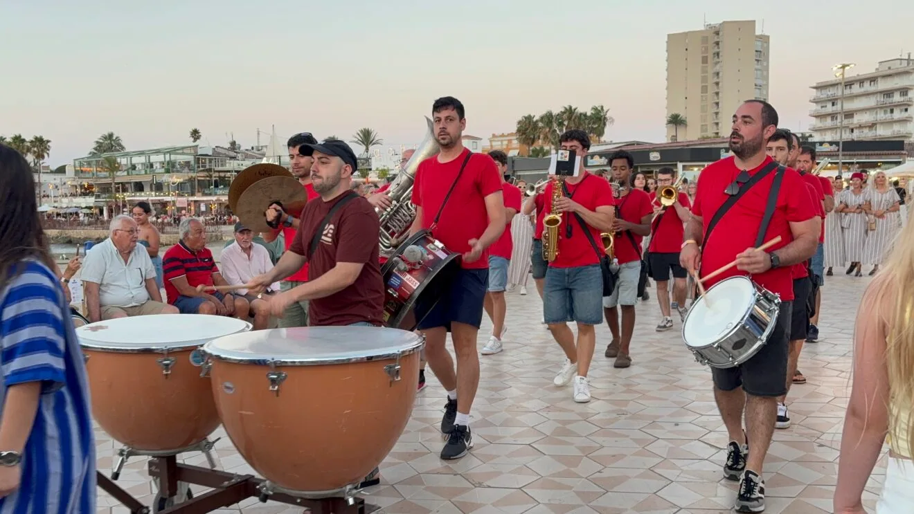 Desfile informal de Moros i Cristians en el Arenal de Xàbia 2026 (44)