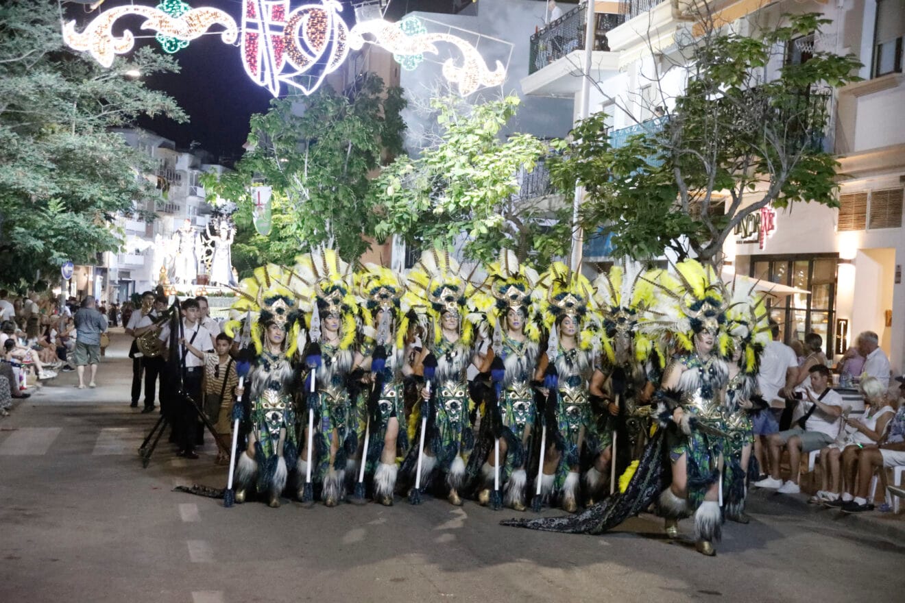 Escuadra femenina de la Filà Al-Tarik's en el Desfile Moros i Cristians Xàbia 2026