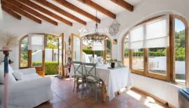 Espacio acristalado ideal para usar como comedor interior secundario