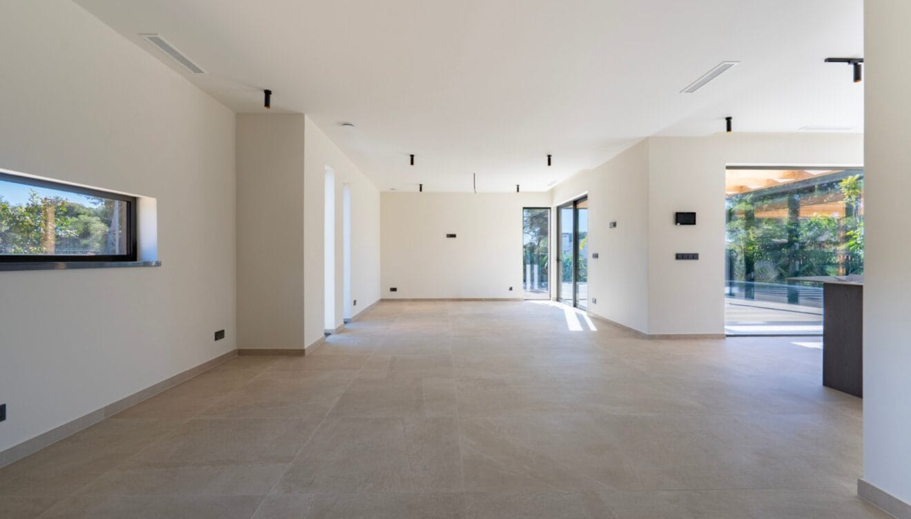 Espacios interiores luminosos equipados con tecnología de vanguardia