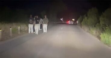 Grupos de personas en la Carretera al Cabo San Antonio