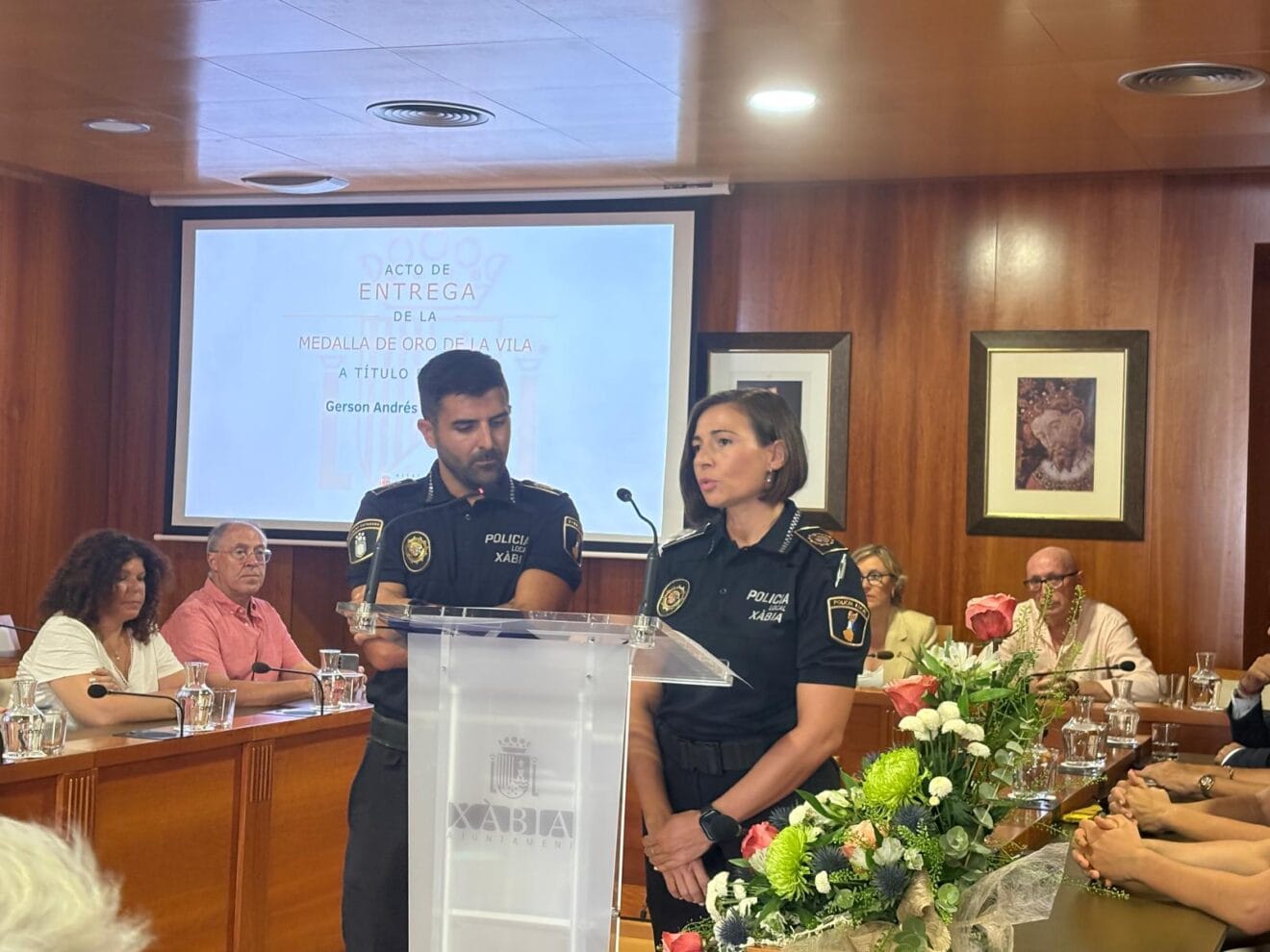 Los primeros agentes de Policía Local que llegaron al incendio