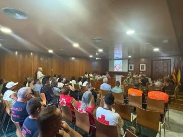 Asistentes al homenaje y entrega de la Medalla de Oro de la Vila de Xàbia a Gerson Andrés Rincón