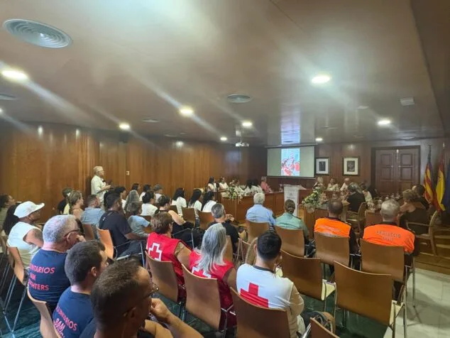 Imatge: Assistents a l'homenatge i entrega de la Medalla d'Or de la Vila de Xàbia a Gerson Andrés Rincón