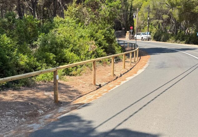 Imagen: Instalación de nuevas talanqueras en la carretera del Portitxol