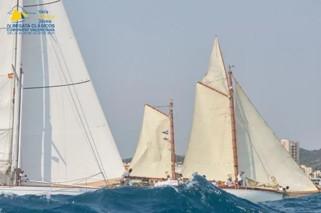 El velero clásico Sea Lion compitiendo en la IV Regata Clásicos de la Comunitat Valenciana en Jávea.
